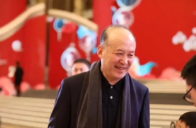 郭达退出春晚16年 现身菜市场老态龙钟头发全白（配图17）