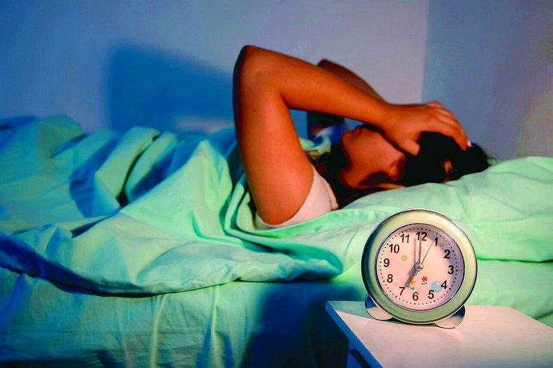 睡眠充足可以清洗掉白天大腦累積的毒性蛋白質，包括造成失智的類澱粉蛋白。圖／123...