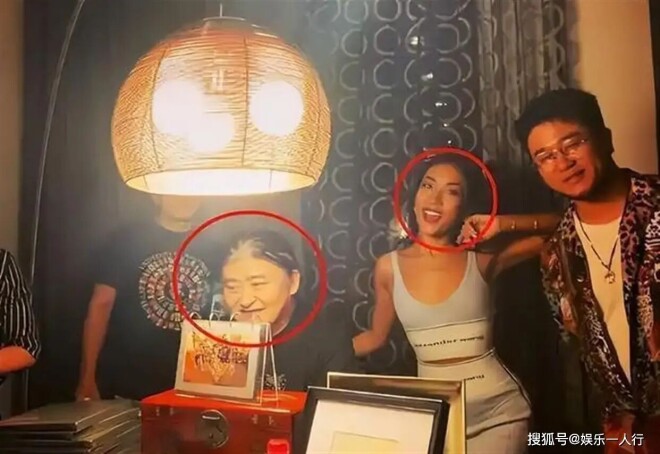 刘欢家里的常客不是毛阿敏也不是那英 这位（配图11）