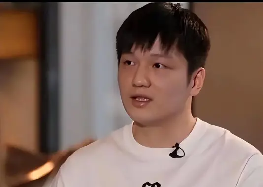 与陈若琳恋爱水落石出！樊振东海外生活曝光，难怪谈及退役和心愿