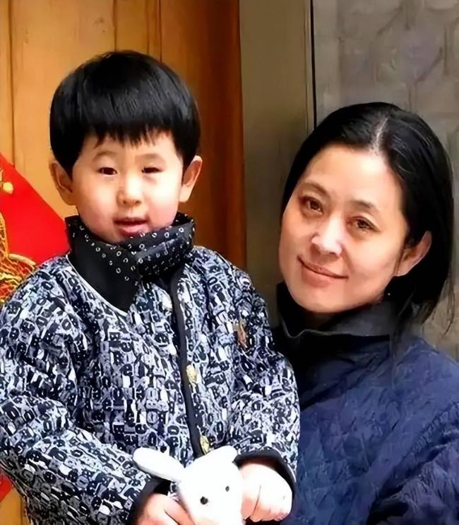 倪萍亲哥被母亲偏爱 他的现状令人唏嘘