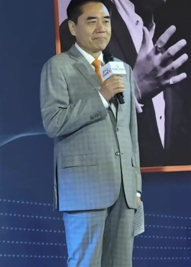 张嘉益好友聚餐 70岁陈宝国胸肌仍在状态佳（配图11）
