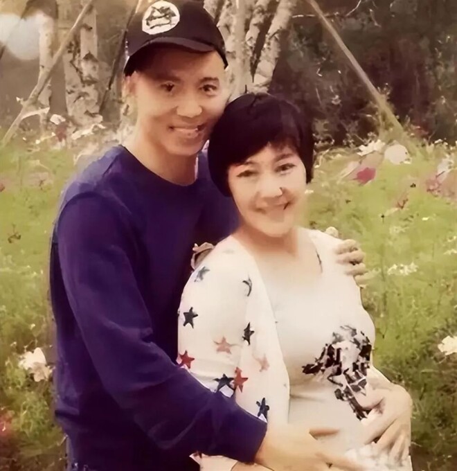 34岁因拍戏坠马瘫痪 女友辛苦照顾他8年（配图3）