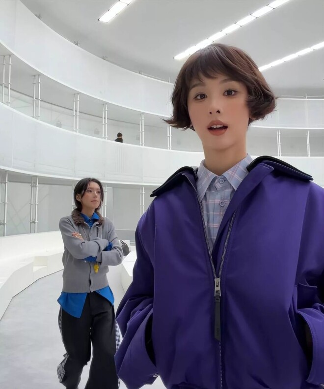杨紫穿恨天高身材五五分 头大肩小好辣眼（配图12）