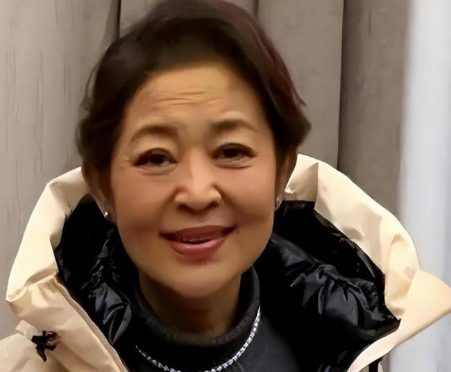 倪萍痛失两位“至亲”，还得为儿子操心