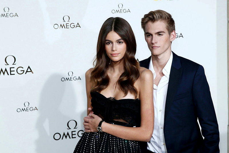 Presley Gerber与妹妹Kaia Gerber。图／美联社