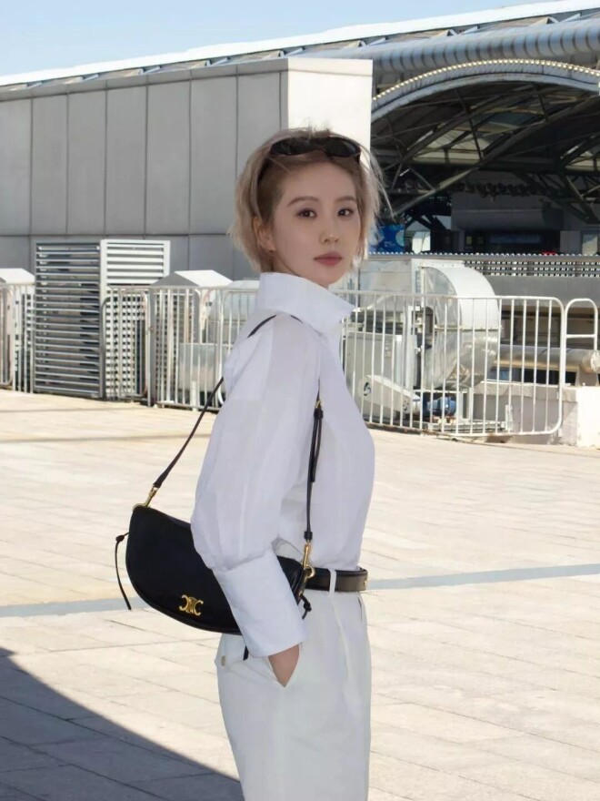 杨紫穿恨天高身材五五分 头大肩小好辣眼（配图13）