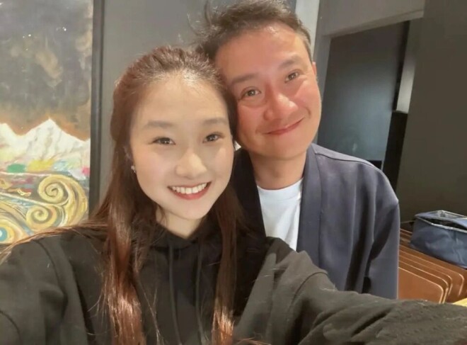 文章大女儿18岁啦 像极了年轻时的马伊琍（配图13）