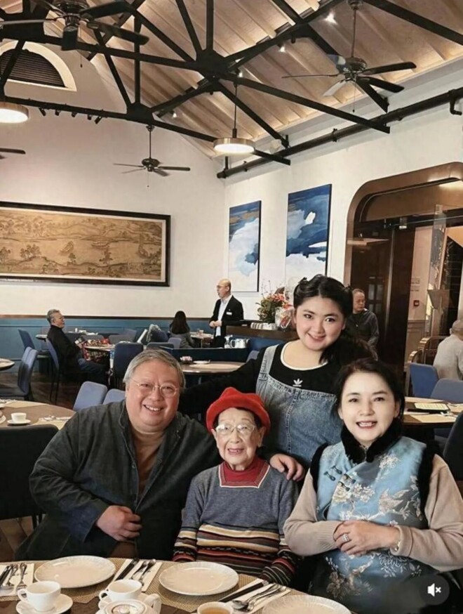 68岁胡慧中亮相百花奖 又胖了一圈气质仍出众（配图7）