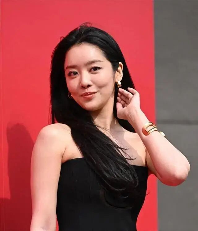 十大颜值超高却没杀进一线的韩国女星 性感撩人