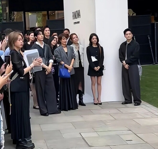 文章大女儿18岁啦 像极了年轻时的马伊琍（配图1）
