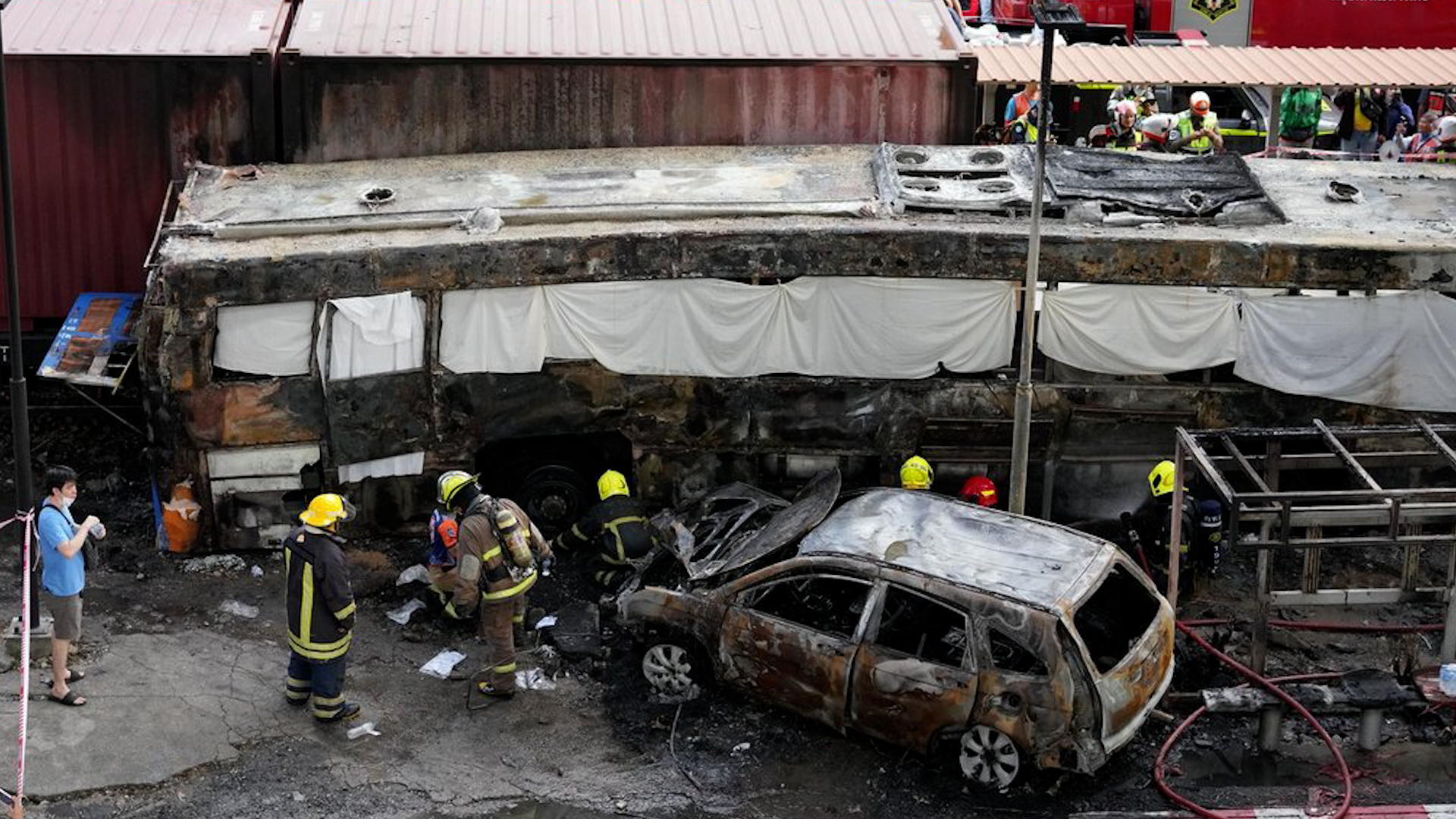 曼谷音乐酒吧发生火灾，造成至少27人死亡（配图2）