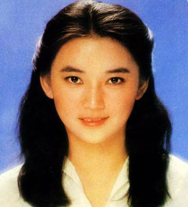 68岁胡慧中亮相百花奖 又胖了一圈气质仍出众（配图6）