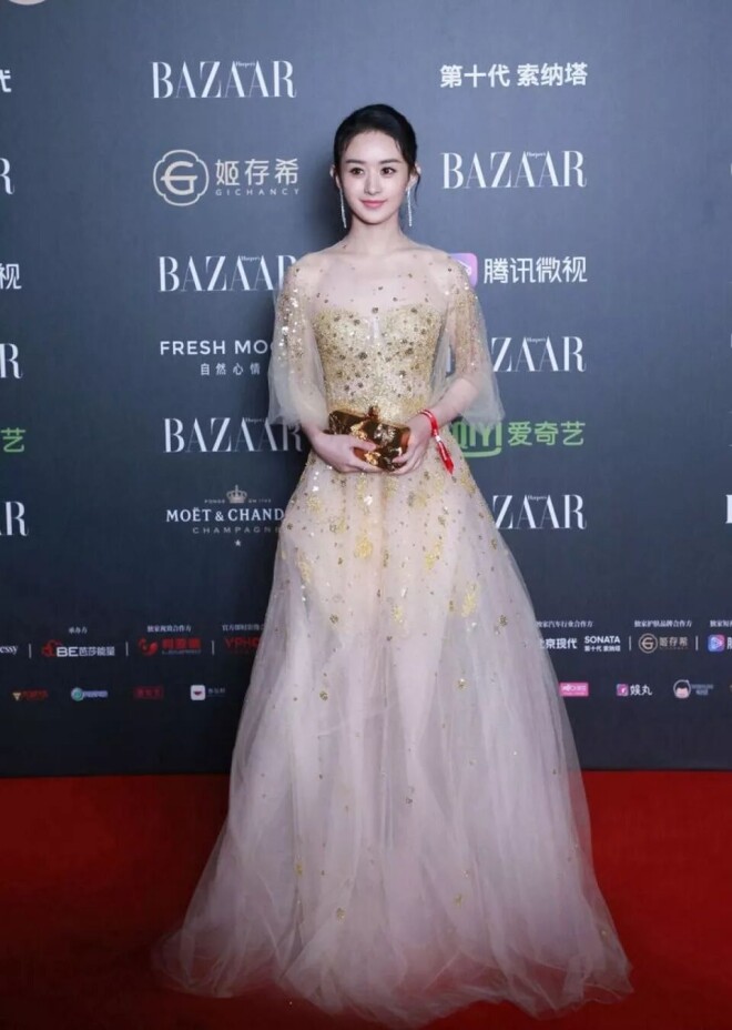她比杨幂丰满皮肤比刘亦菲白 可惜就是红不了（配图17）