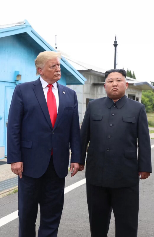 太难看了 川普晒与金正恩合照