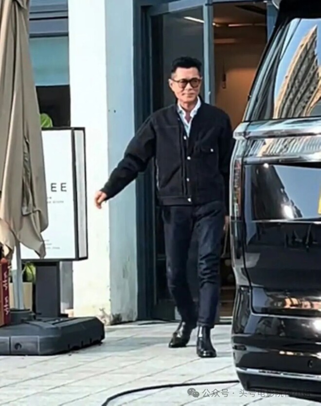 欧阳震华暴瘦脱相 与古天乐同框网友直呼不敢认（配图1）