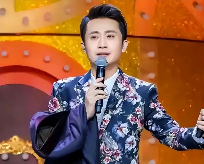 不查不知道45岁淡出央视的杨帆 私下到底有多壕（配图1）