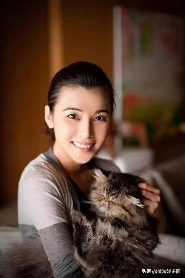 51岁蒙嘉慧复出被张家辉调侃发福（配图12）