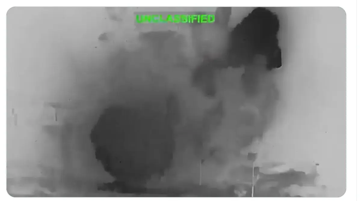 美军摧毁伊朗监视商船所用塔站 视频曝光