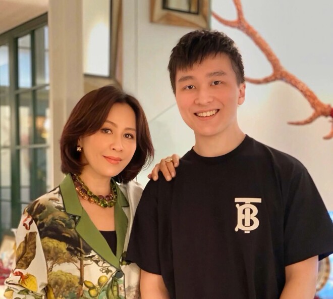 60岁刘嘉玲晒性感照风韵犹存 丰满上围引热议（配图9）
