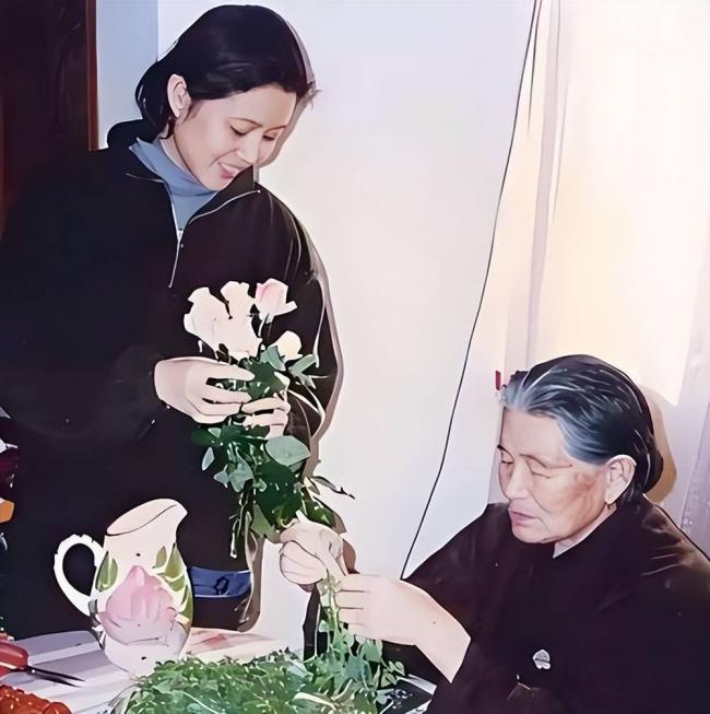 倪萍亲哥被母亲偏爱 他的现状令人唏嘘