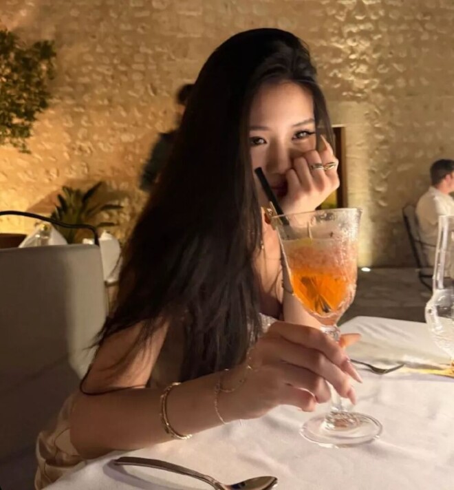 汪峰21岁女儿度假照曝光 178cm修长身姿（配图5）