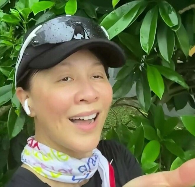 60岁刘嘉玲晒性感照风韵犹存 丰满上围引热议（配图6）