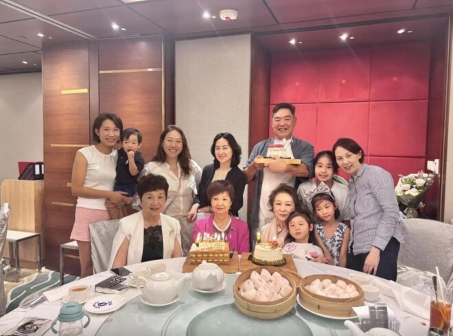 何超琼64岁低调庆生 契女继母是TVB御用宫女（配图3）