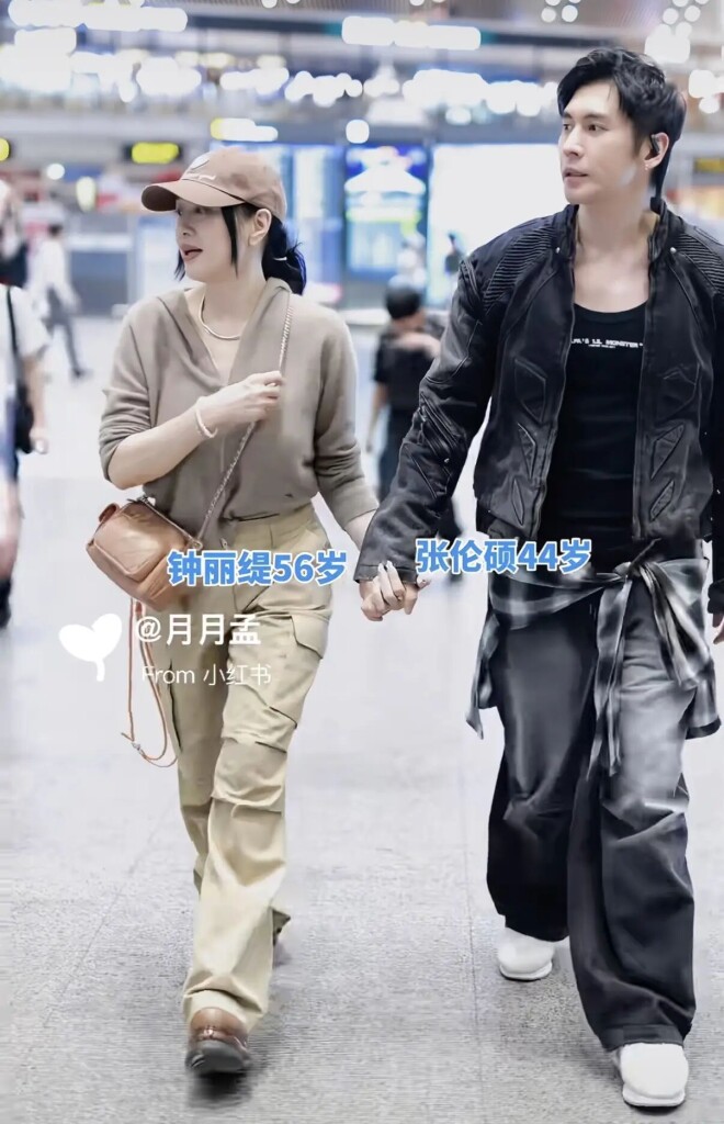 钟丽缇夫妇走机场：她腰粗胯宽 张伦硕打扮潮酷（配图6）