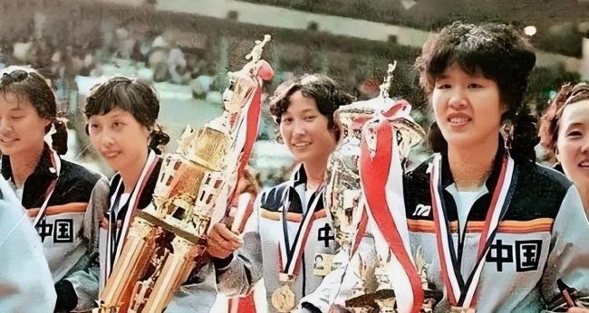 女排首任队长弃官下海，北京有楼女儿是国际超模