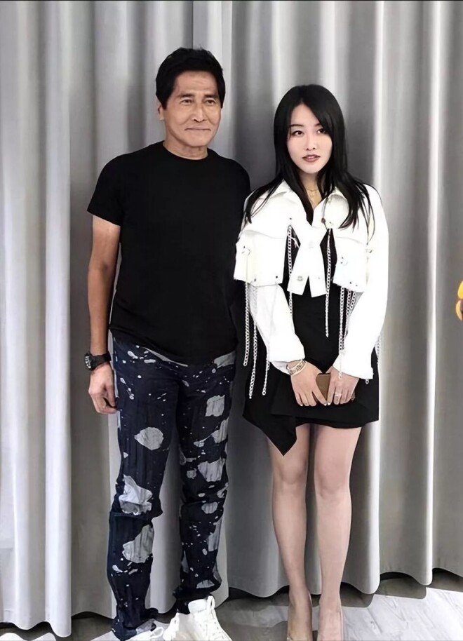 齐秦：在美国和百岁母亲住一起 下台阶都不利索（配图16）