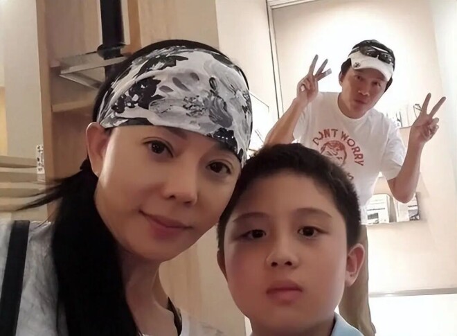 母乳12年同床15年 将儿子宠进监狱的狄莺罕露面（配图3）