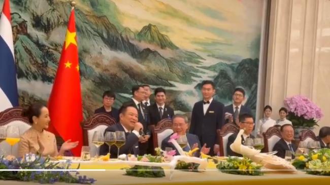 泰国总理北京献唱邓丽君经典歌曲