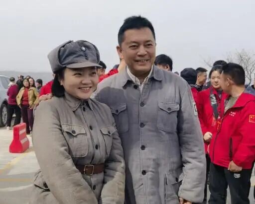 林妙可被偷走的18年 今26岁的她在圈内几乎透明（配图2）