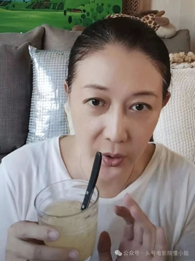 53岁吴绮莉中秋素颜直播 被问成龙直接跳过（配图7）