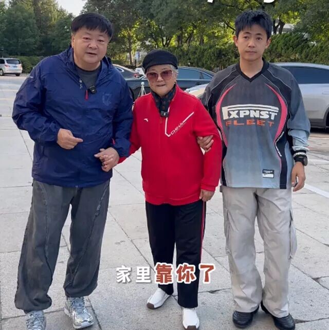 61岁洪剑涛晒病房照 称做了一场很凶险的大手术（配图4）