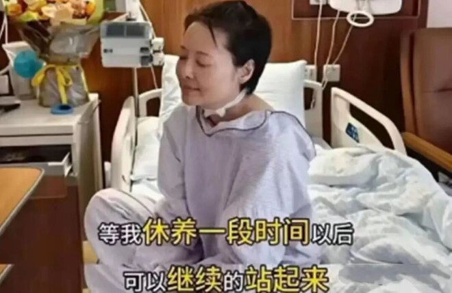 54岁袁立模样变了 一身黑衣像胡因梦（配图12）