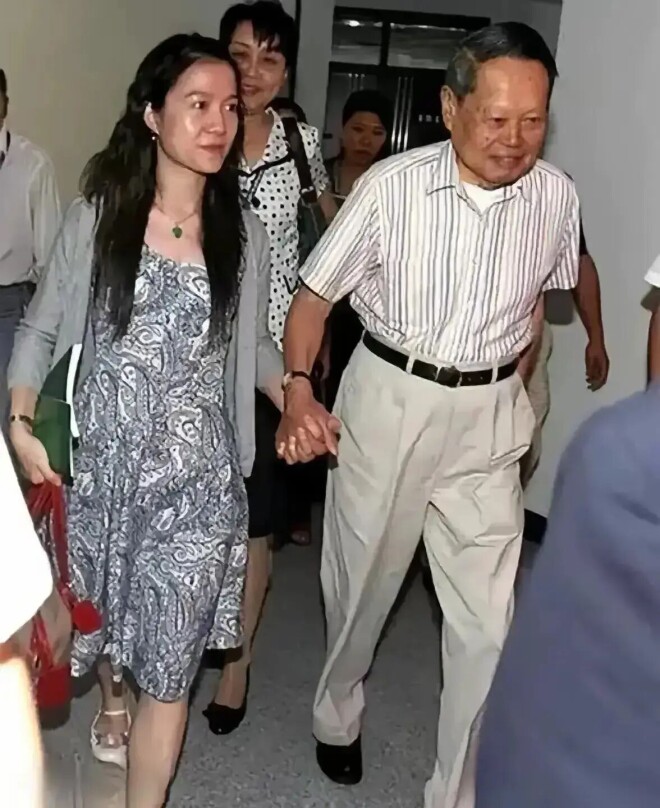 50岁翁帆罕见公开现身 透露与杨振宁最大遗憾（配图5）