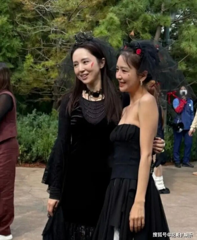 佟丽娅董璇路人拍的生图曝光 网友：像两老巫婆（配图2）