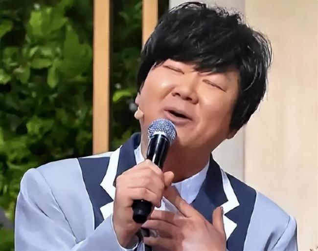 59 岁郭冬临近况：瘦到脱相，独居北京不婚不育