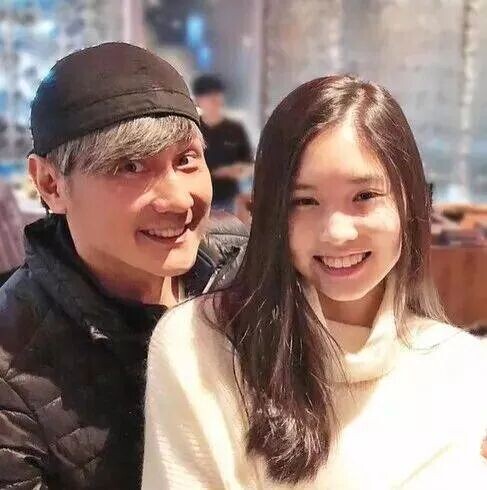 去世5年的女儿 出现在父亲的毕业礼上（配图6）