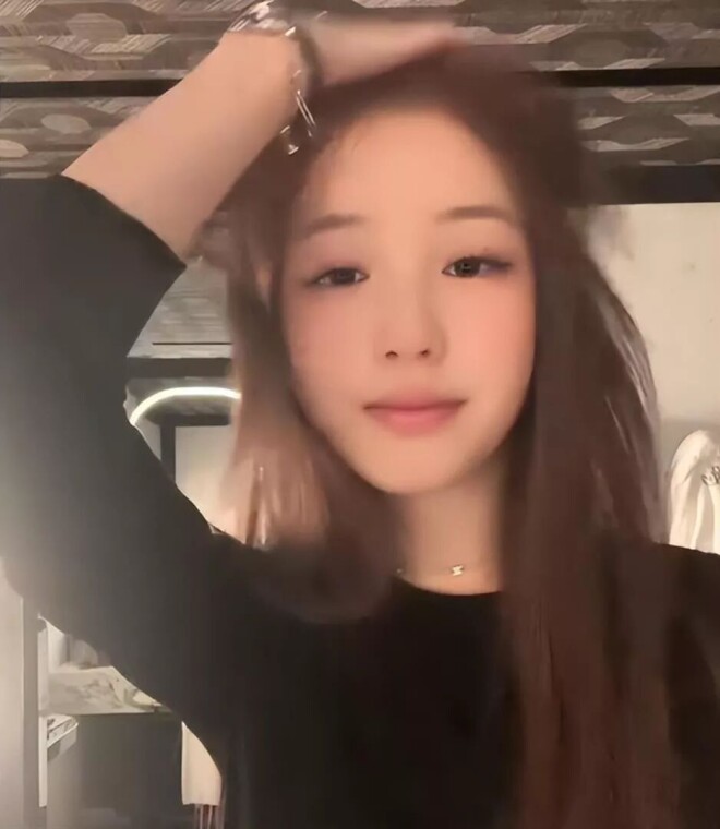 16岁赵薇女儿近照引关注 穿搭气质变化大（配图9）