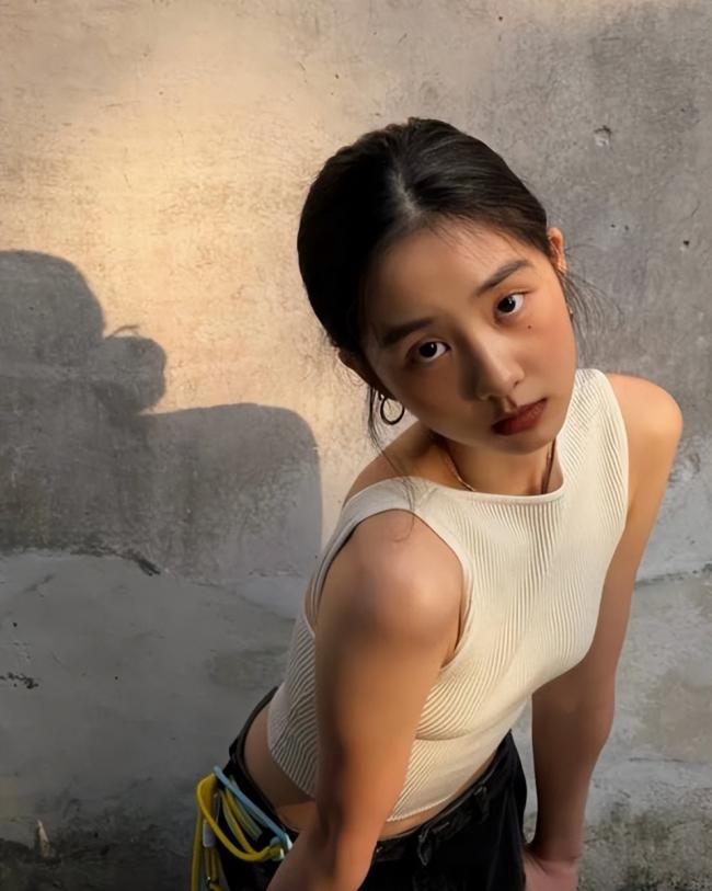 乌镇这一夜，黄磊大女儿惊艳，全场瞩目