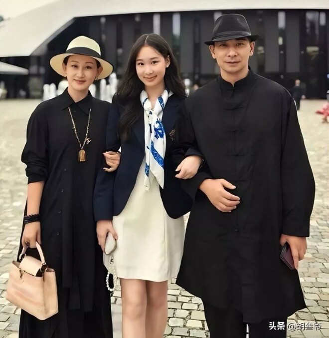 曝54岁赵文卓拼4胎 44岁老婆小腹隆起藏不住（配图14）