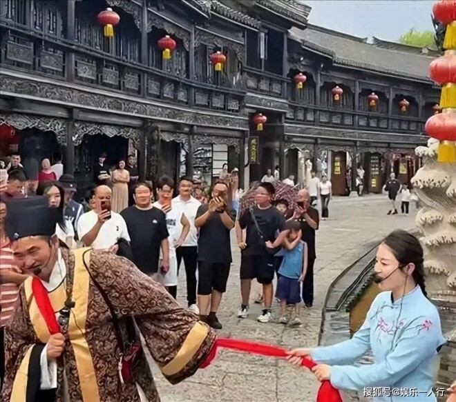郭德纲刚受罚 朱之文又因同一首歌引发众怒（配图8）