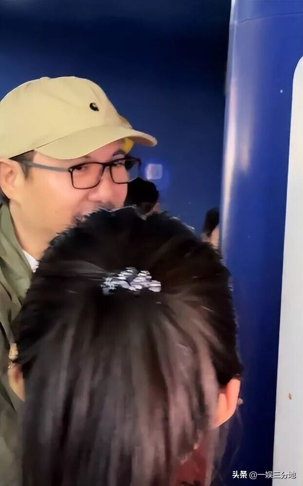 北京偶遇沈腾一家 儿子眼小胖的满脸堆肉（配图32）