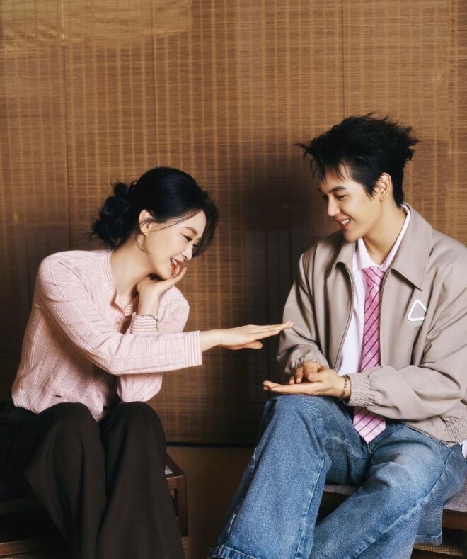 52岁王艳在自家楼顶摘石榴 穿着好清爽（配图22）