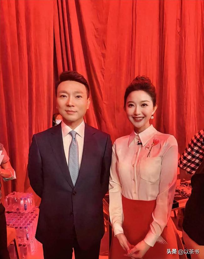 她比董卿知性、比周涛漂亮、39岁未婚育