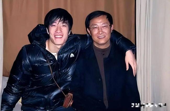 原来刘翔父亲是他，和姚明入围“上海新好男人”