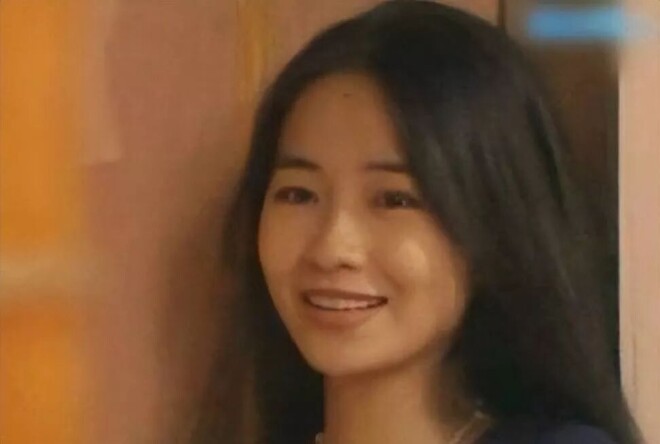 她嫁给吴镇宇20年从不做家务 55岁仍像少女（配图6）
